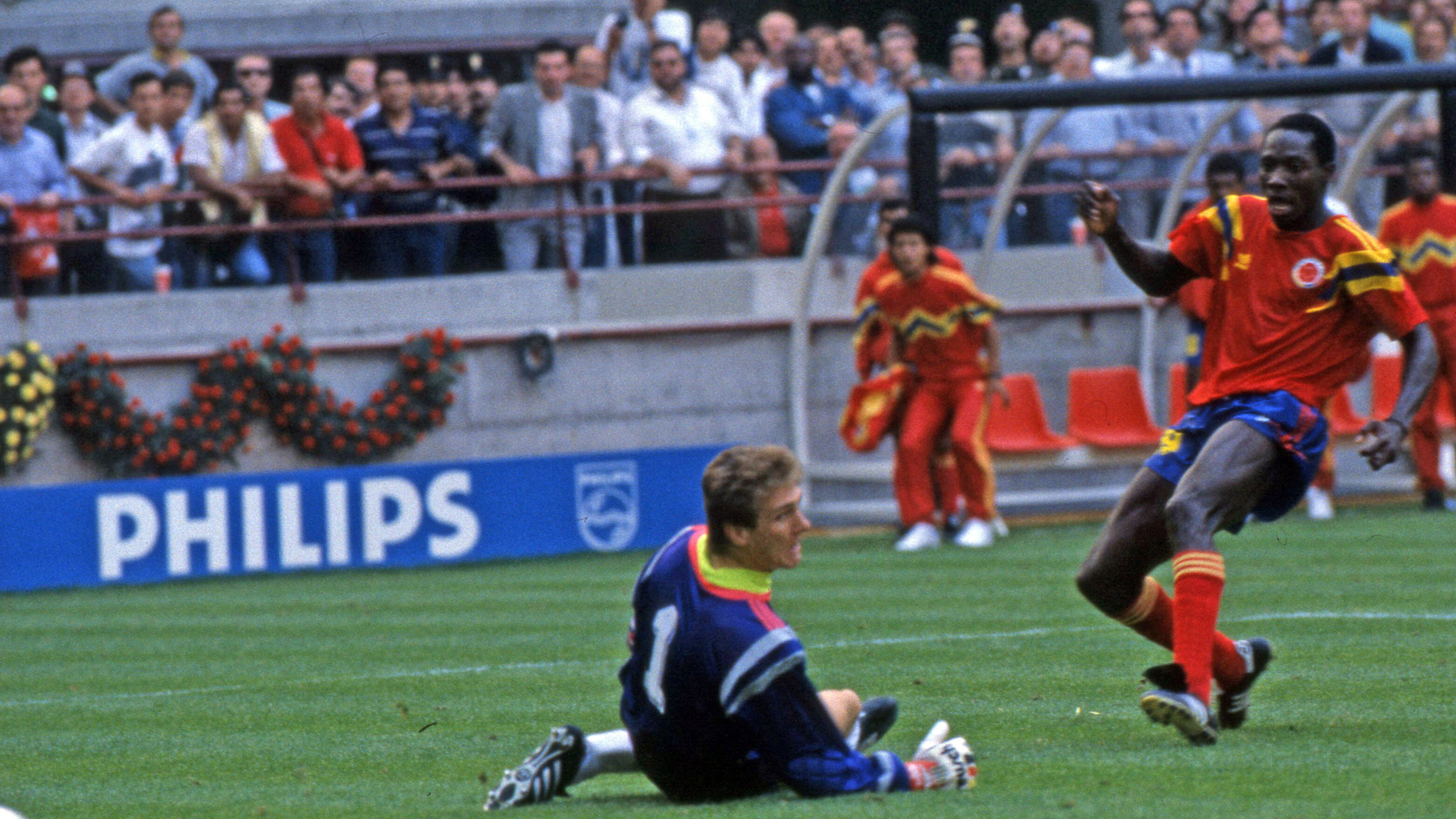 Später Schreck bei der WM 1990: Kolumbiens Freddy Rincon (r.) trifft zum Ausgleich © imago
