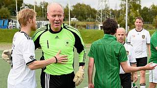 Glückwunsch: Thomas Rademacher hält fast alles gegen Irland. © Getty Images