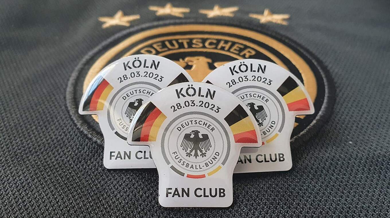 Beliebtes Sammlerobjekt: die Spieltag-Pins © Fan Club Nationalmannschaft