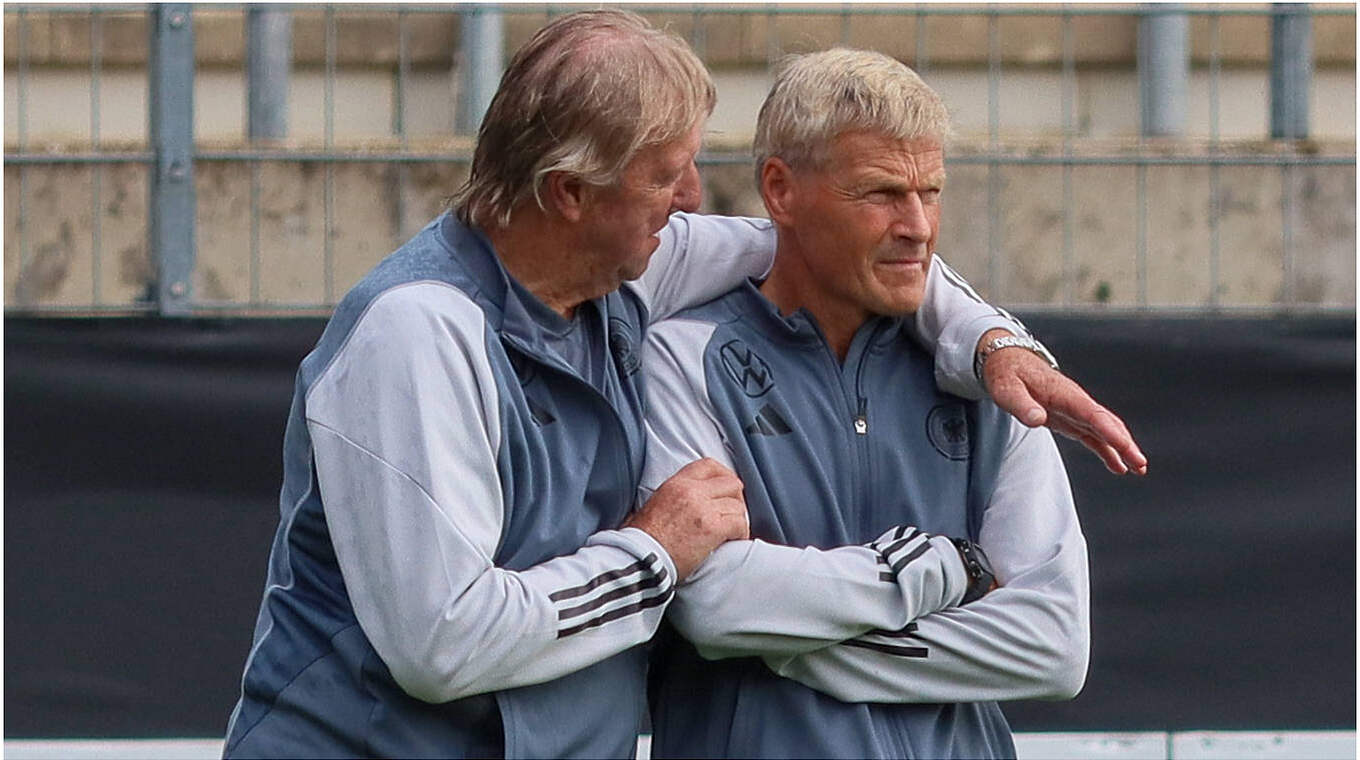 Hrubesch (l.) mit Nörenberg: "Bei uns hat wirklich immer das Wir gezählt" © imago