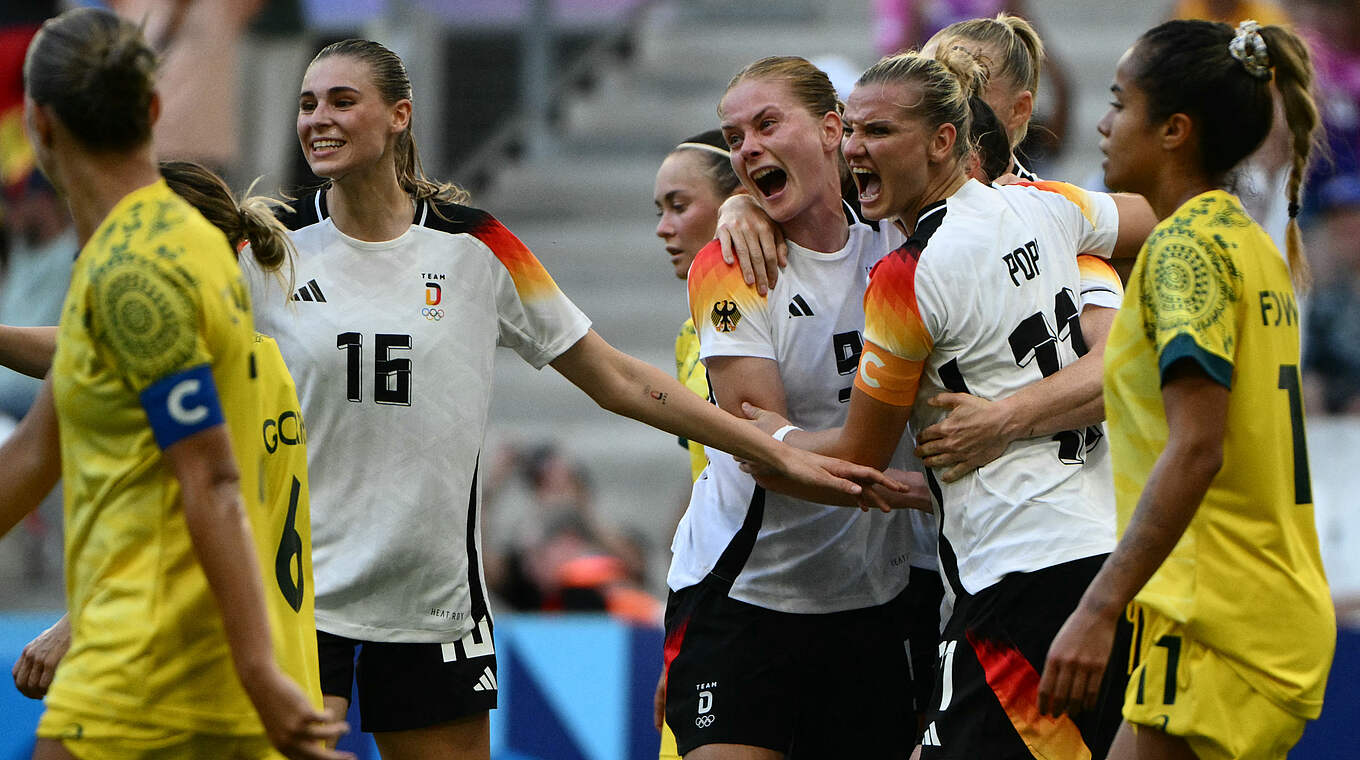 Auftakttreffer: Marina Hegering und die DFB-Auswahl jubeln in der 24. Minute © AFP/Getty Images