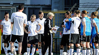 Vor dem Frankreich-Spiel zweimal live zu sehen: das DFB-Team um Silvia Neid (M.) © Bongarts/GettyImages