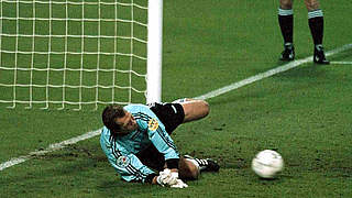 Gehalten: Köpke pariert bei der EM 1996 im Halbfinale gegen den Engländer Southgate © Bongarts/GettyImages