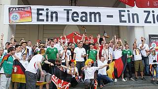 Deutsche Fans in Lwiw: 11.000 werden gegen die Dänen erwartet. © 