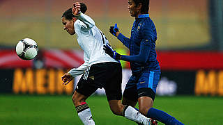 Duell auf Augenhöhe: Okoyino da Mbabi (l.) und die Französin Wendie Renard © Bongarts/GettyImages