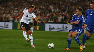 "Panzerknacker" gegen die Färöer: Götze (l.) bei seinem Treffer zum 1:0 © Bongarts/GettyImages