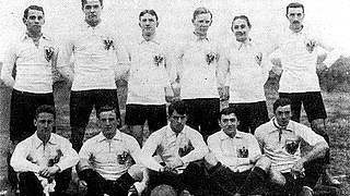 Das Nationalteam vom März 1912. Zweiter von rechts (unten): Julius Hirsch.  © Bongarts/GettyImages
