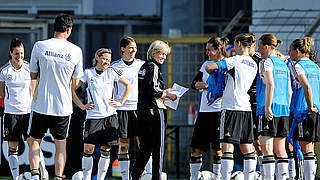 Erste EM-Tests mit 23 Spielerinnen: Neid (M.) © Bongarts/GettyImages