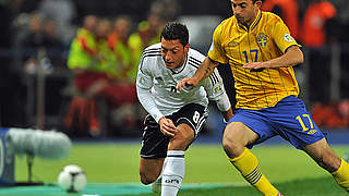 Duell in Berlin: Mesut Özil gegen Lustig © Bongarts/GettyImages