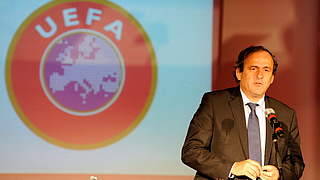 UEFA-Präsident Michel Platini ist "äußerst verärgert" - und mit ihm viele Fans. © Bongarts/GettyImages